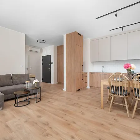 Modern With Air Conditioning And Parking By Renters Prestige