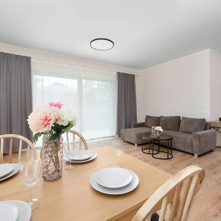 Modern With Air Conditioning And Parking By Renters Prestige